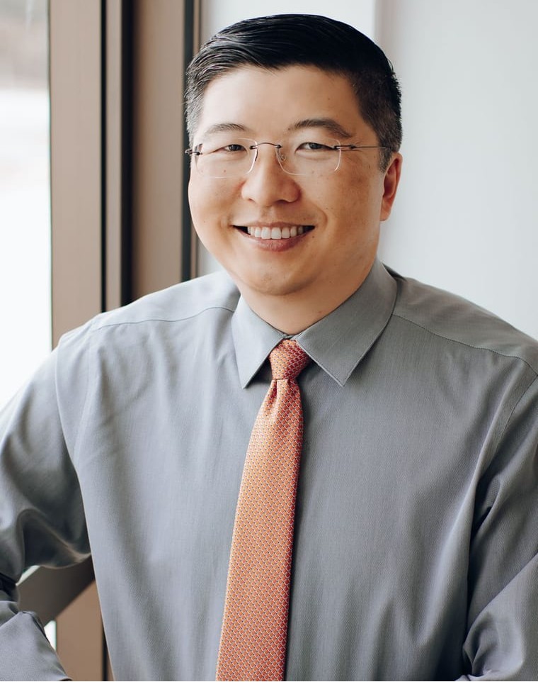 Dr. André Andó